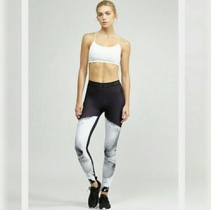 Under Armour Roga Engineered StudioLux Size Small